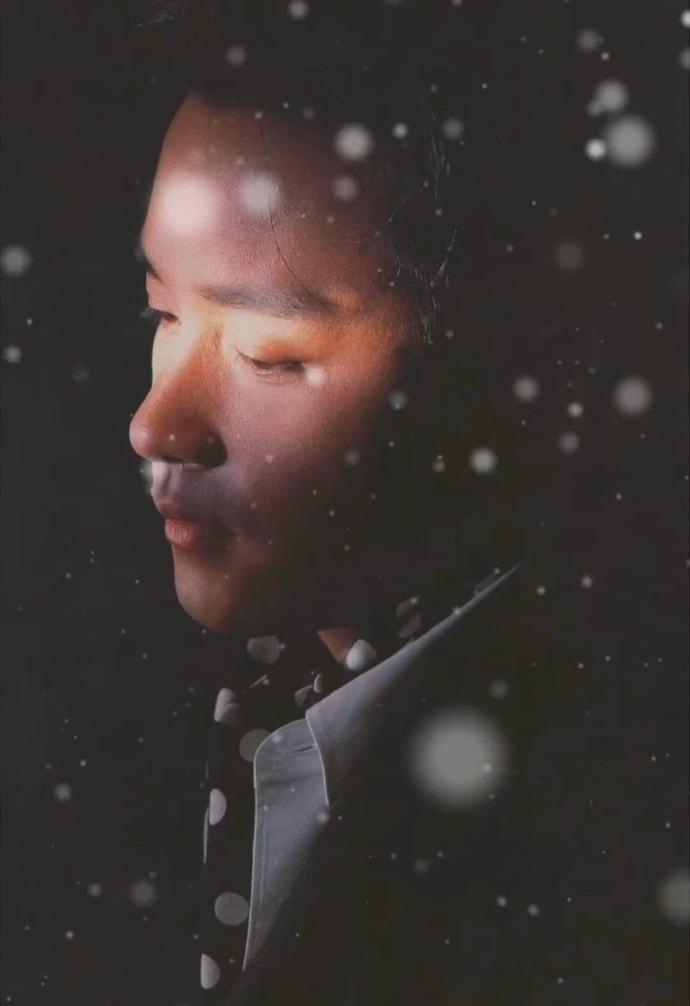 又到人间四月天，21年恍若昨日，你若还在，那该多好。——继续宠爱张国荣[鲜花][