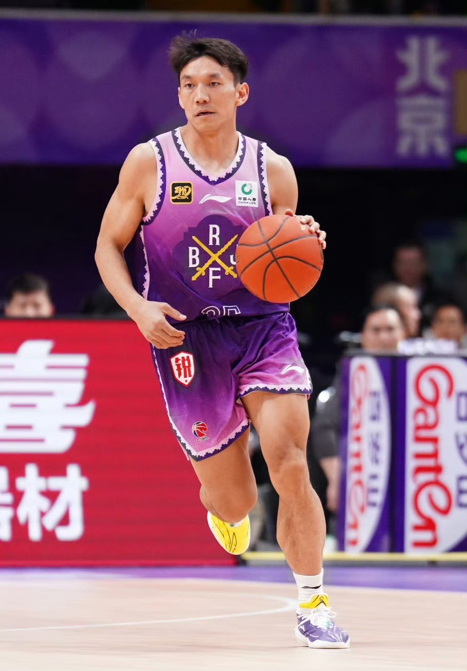 CBA北控男篮未注册矣进宏。根据CBA官网2025年9月2日更新的注册信息，北控男篮新赛季注册的18名球员名单中未出现矣进宏的名字。
矣进宏在2023年CBA选秀中以次轮第25顺位被北控选中，签约两年