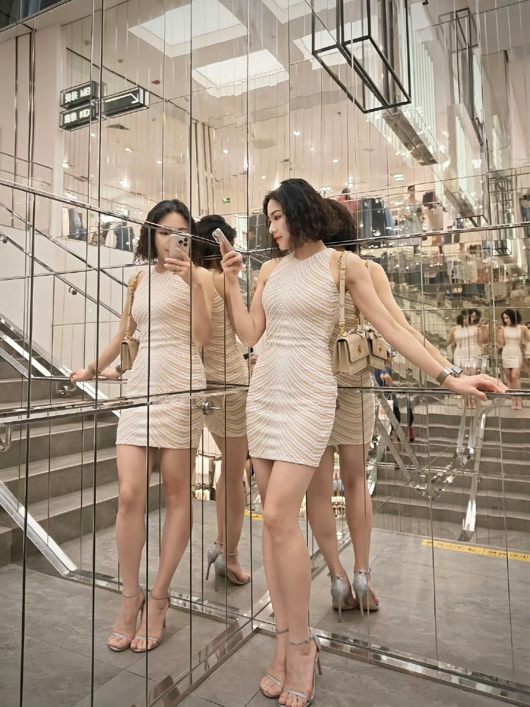 请问这叫三维立体显示吗？