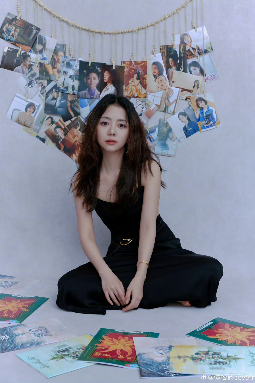 时光为谭松韵镀上温柔与坚韧，镜头里她可盐可甜，每一帧都是惊艳。