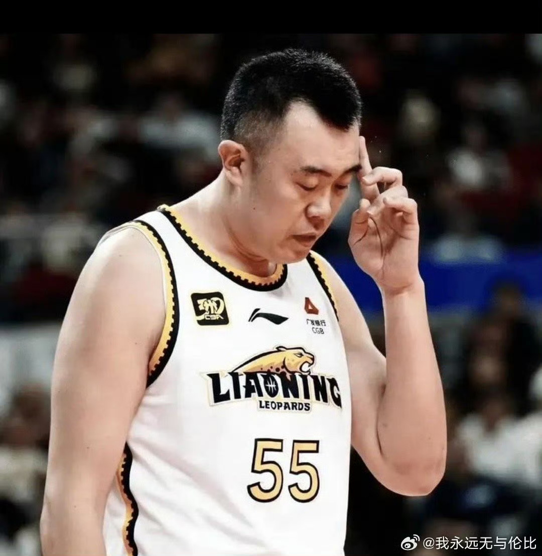 CBA消息：辽宁男篮中锋韩德君退役 。韩德君未出现在辽宁男篮2025-26赛季CBA国内球员注册名单中，这一结果意味着这位效力辽宁队18年的功勋老将可能正式结束职业生涯。
2025年8月31日CBA国