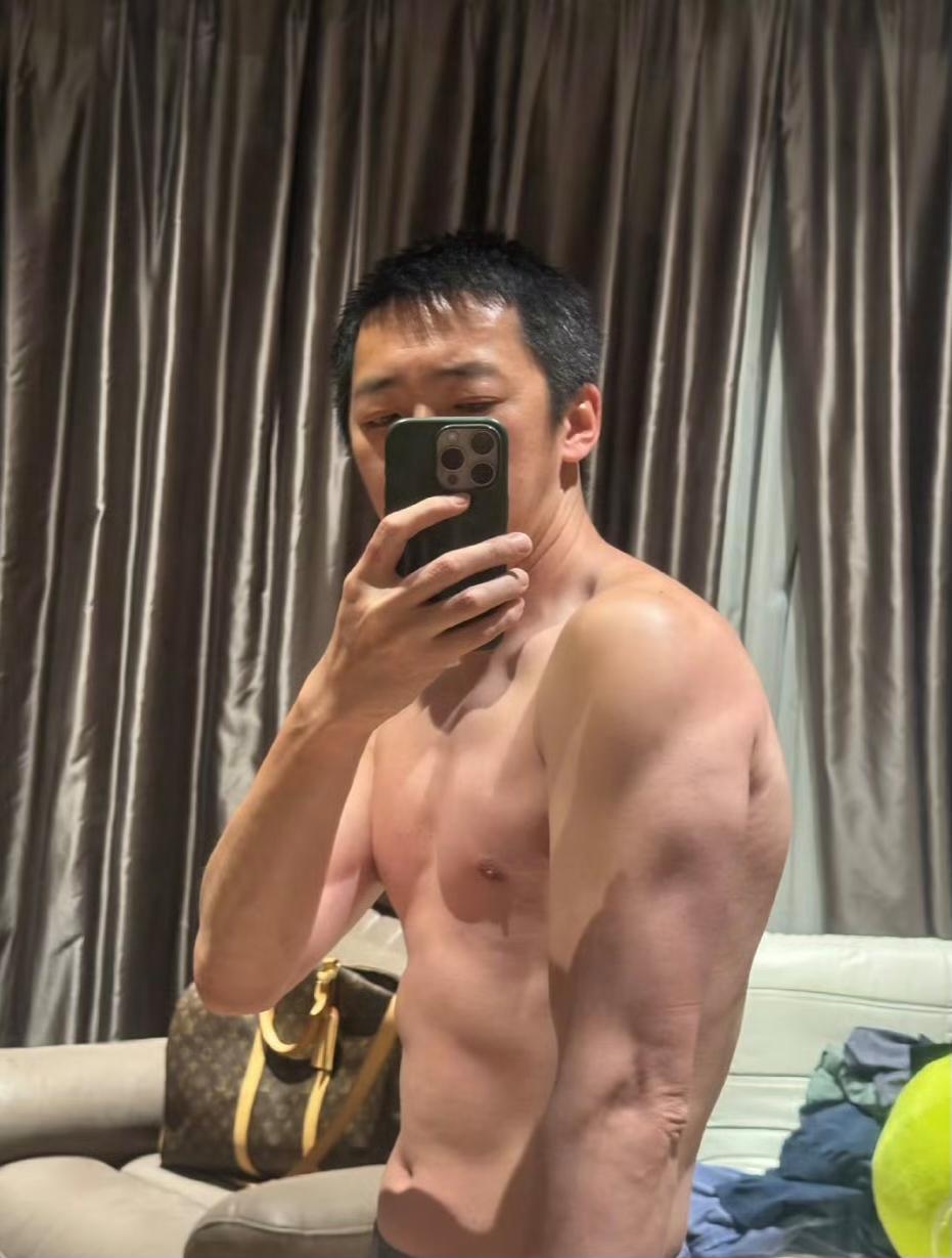 留几手晒肌肉，真是后悔点开。