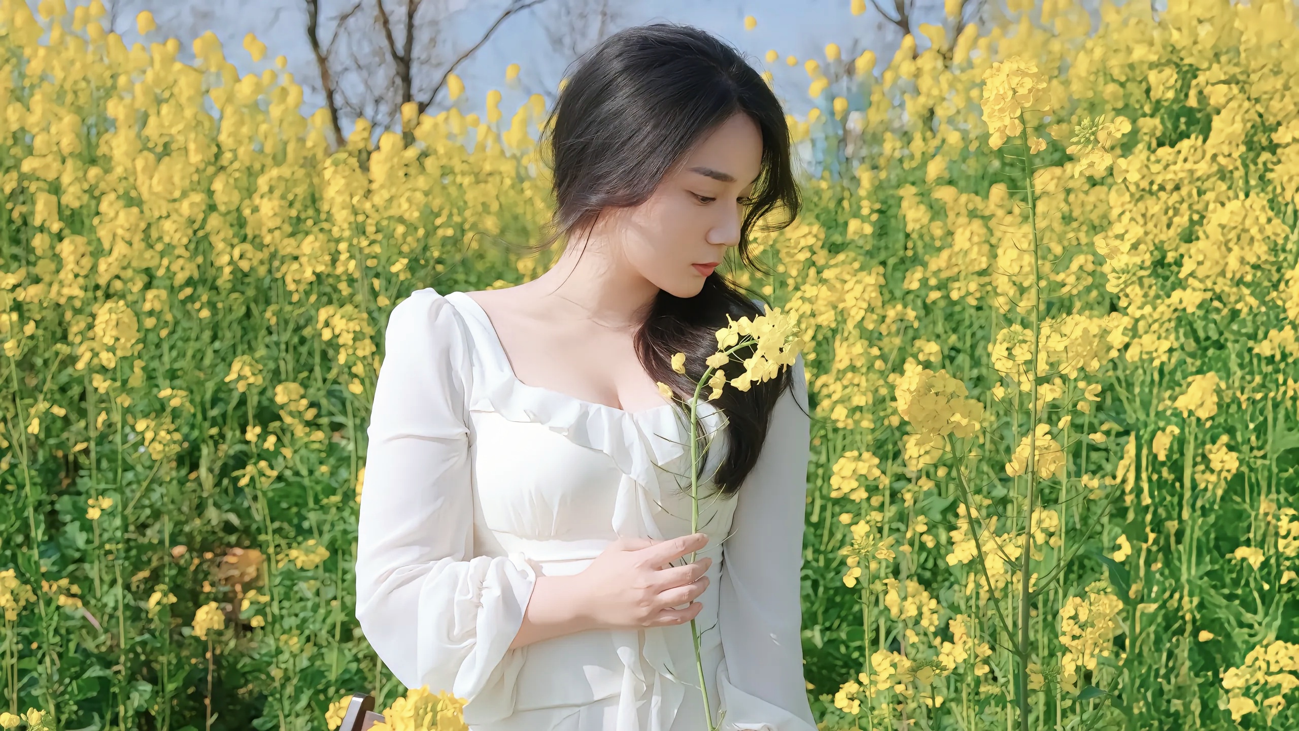 谁说擦边的？赶紧出去，她不发了我看谁去