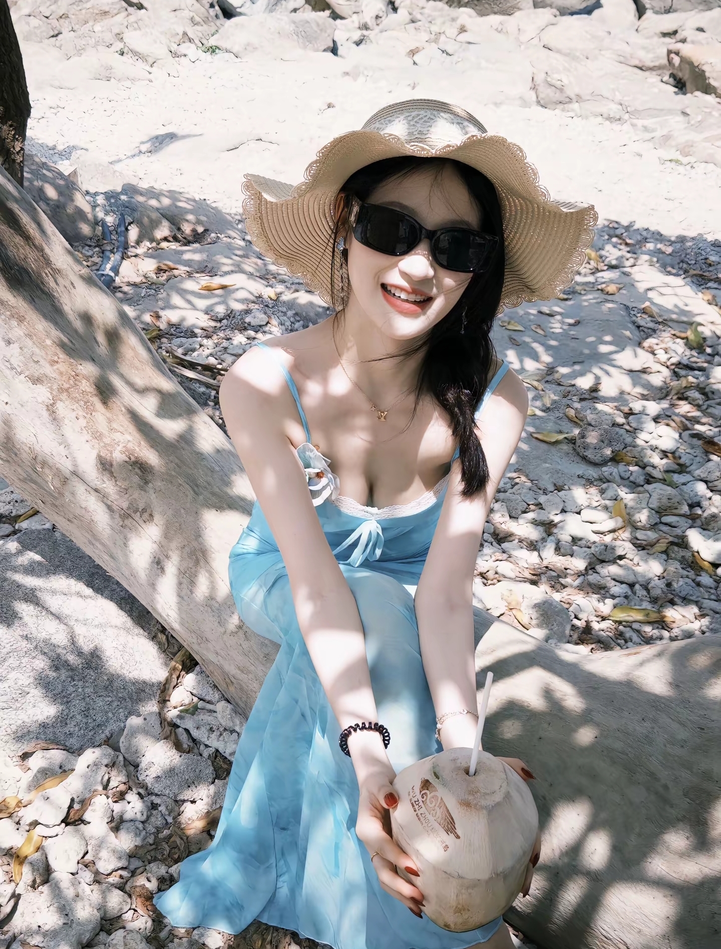 看脸的是这[点赞]个，有一说一，我也想要个这种的老婆