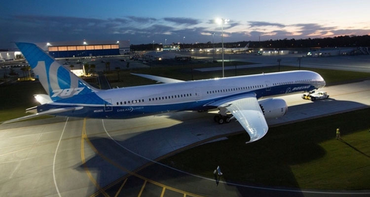 中国商飞已经展开第一款自主设计的宽体飞机C939的初步设计。此前设计并已经成功商业飞行的C919是窄体飞机，已经获得1000架订单。而C939在某些方面可以比拟波音787梦幻客机，预计最多有350座！