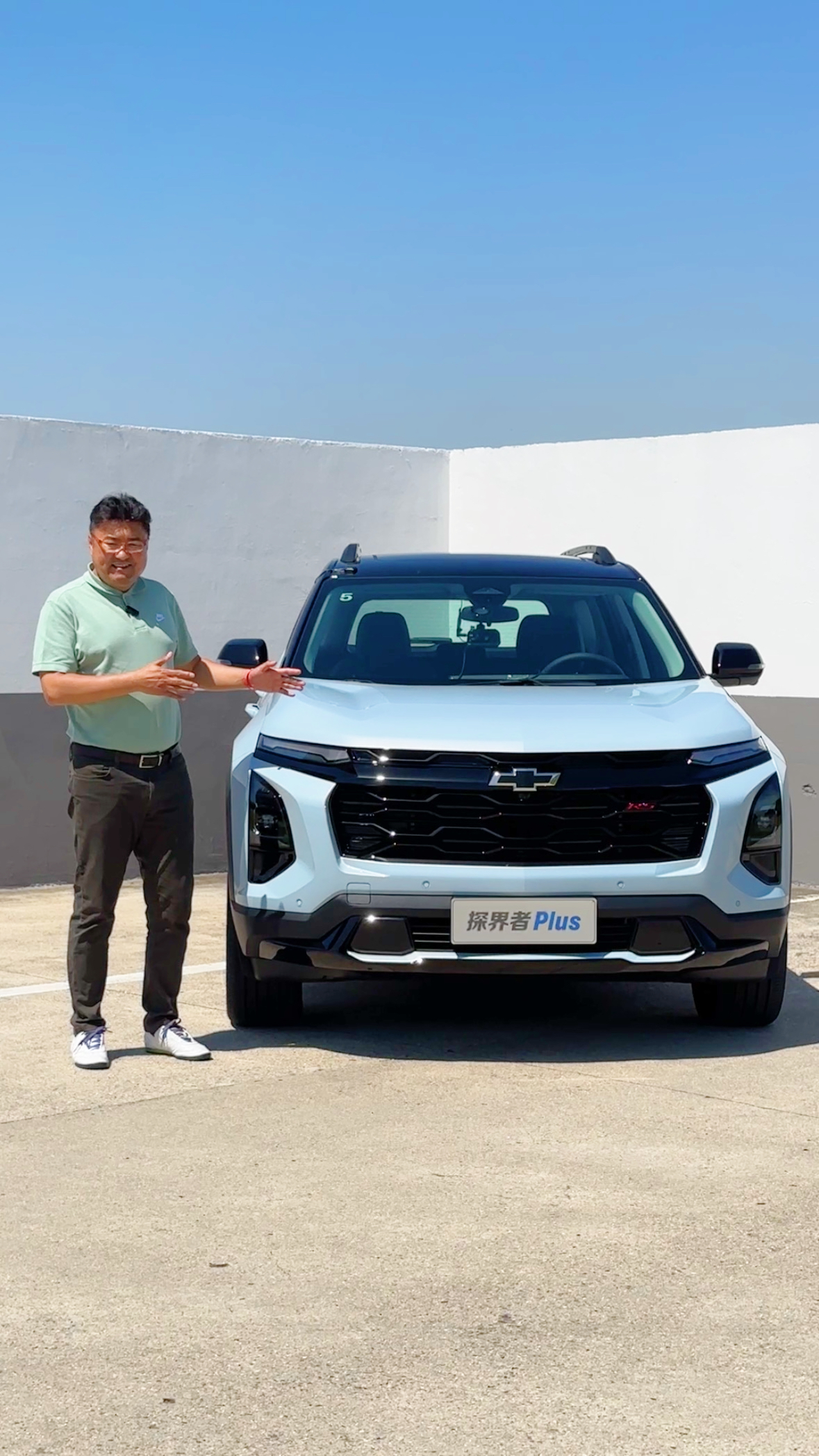 电池包的防护，是大家对新能源车非常关心的问题。作为一款插混车，探界者Plus是如何做的呢？
受益于奥特能纯电平台的积累，#雪佛兰 为#探界者Plus 设计了奥特能相同标准的电池包安全防护。
首先，是多