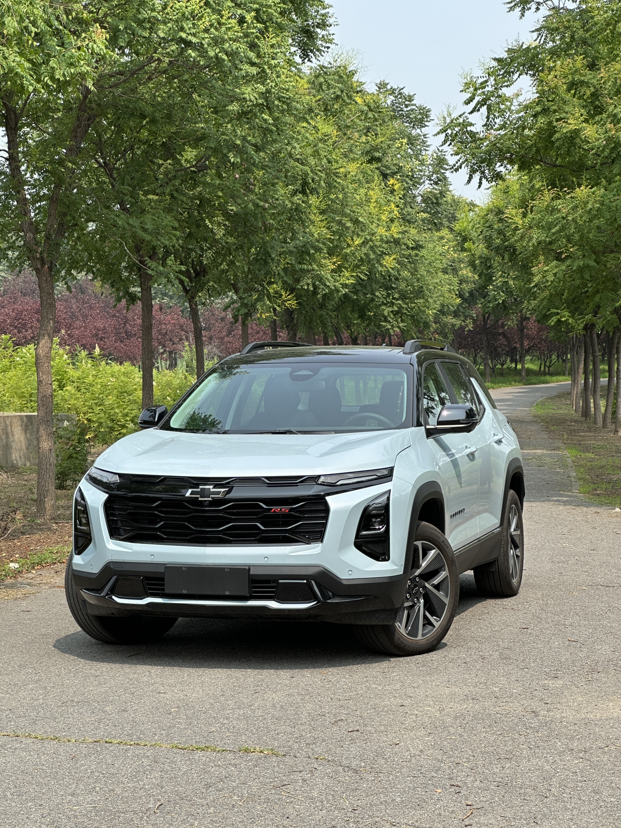 作为一款插电混动SUV，相信很多朋友对#探界者Plus 的动力系统有哪些工作模式非常感兴趣。
简单来说，它有6种核心工作模式：
1、纯电优先模式EV
2、智能电混模式HEV
3、增程模式EREV
4、