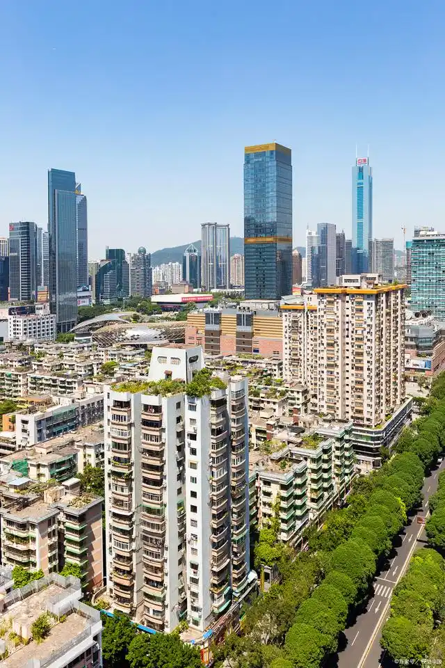 房价的涨跌，谁也无法预料，一切预测都是在赌，所以严格来说，买房是没有最好的时间节点，如果有，全世界的有钱人都跑去买了。