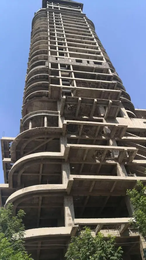 这次楼市下跌，个人认为，其实是个好事，为什么？就是等市场稳住了，政府大概率就不会再使劲打压房地产了，会让它更市场化。

这次楼市下跌也给大伙提了个醒，原来房价也能持续走低！这样一来，以后想着投资买房的