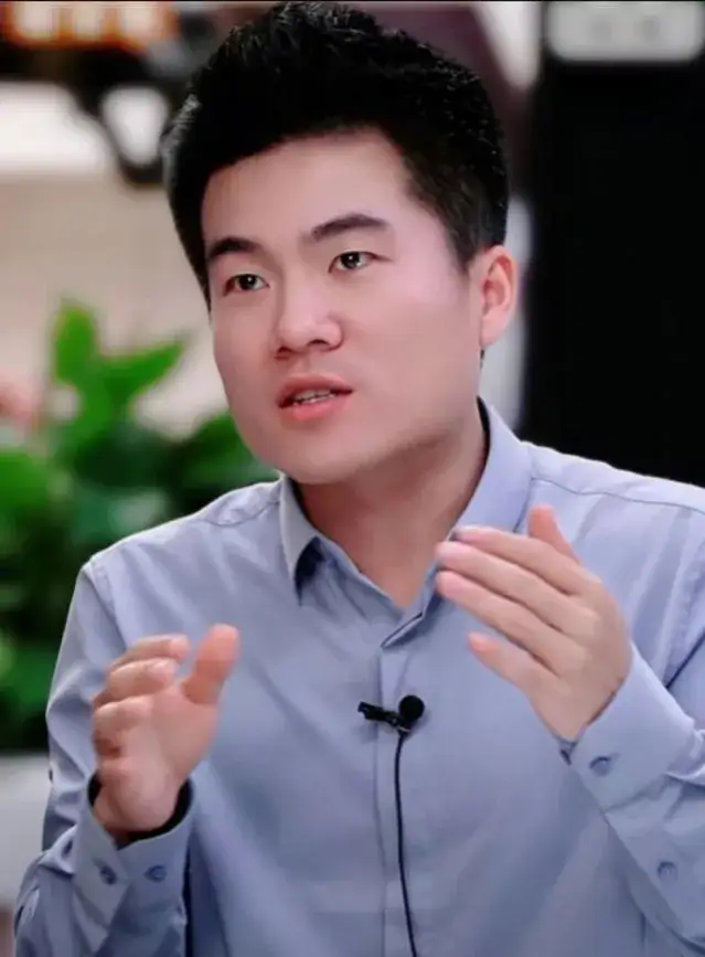 董宇辉跟甄选应该没啥关系了，当初老俞把心灰意冷的董宇辉请回来，肯定下了很大的力气