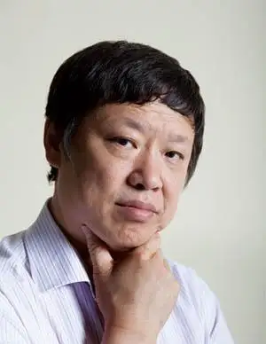 目前为农夫山泉站队的名人有：
胡锡进为农夫山泉站队
李国庆为农夫山泉站队
叶檀为