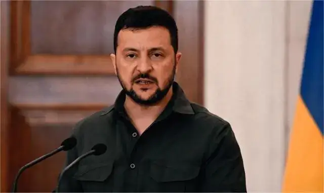 俄乌战争的诡异之处，不在于打了快2年还没结束，而是乌克兰损失了17.4万平方公里的土地，整个西方认为乌克兰赢了；而俄罗斯打了两年，不仅得到乌东的4个州，而且还在持续推进，但欧美舆论却认为俄罗斯输了。
