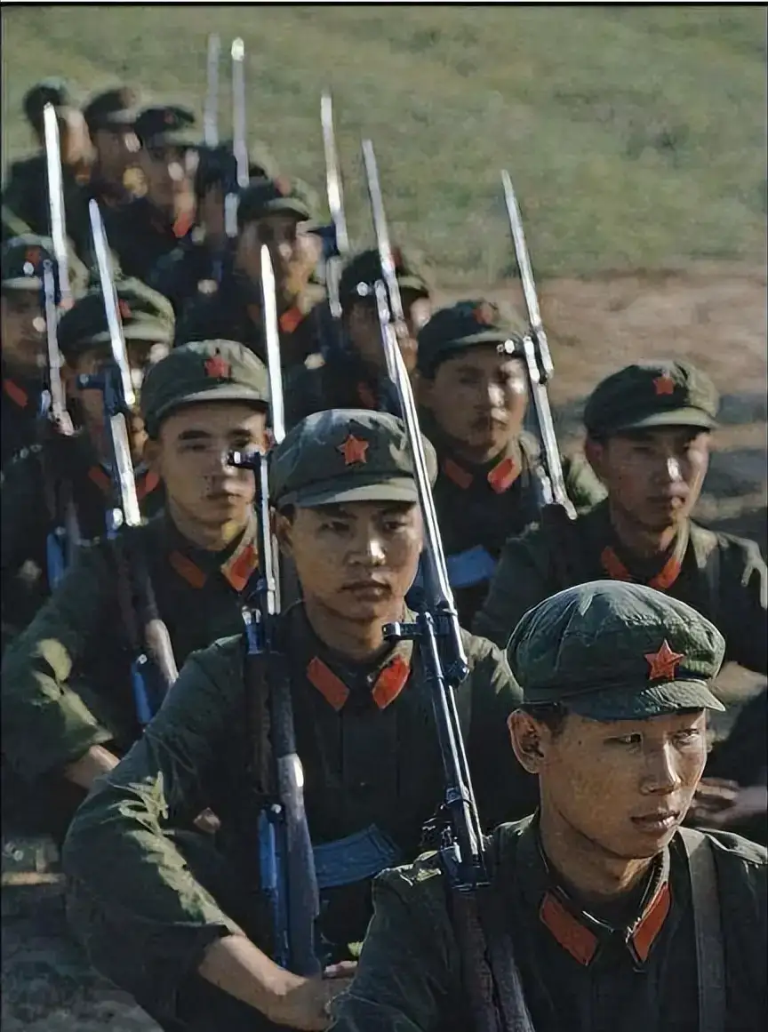 这两天我看不少人在讨论我军曾经装备的三棱军刺，主要观点就是当时我国的钢材质量不过