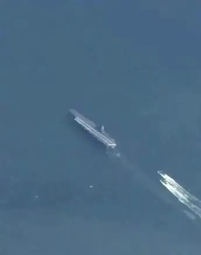福建号第一次海试，我必须打个问号？有点看不懂！

出海就能一路狂飙，两艘拖船只能
