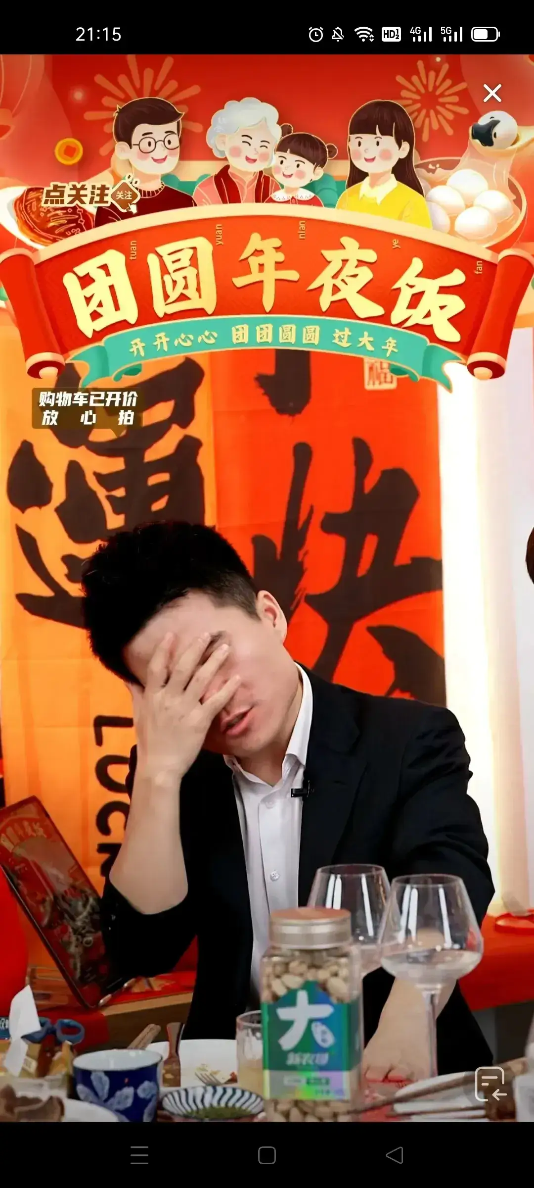 董宇辉昨天晚上情绪失控，差点哭出来！

说白了，为自己的认知买单了，只能说是活该！怒其不争哀其不幸！

小作文事件是走的最好时机，结果傻乎乎的留下来，自愿被剥削自愿被洗脑，怪谁？

董宇辉的问题在于天