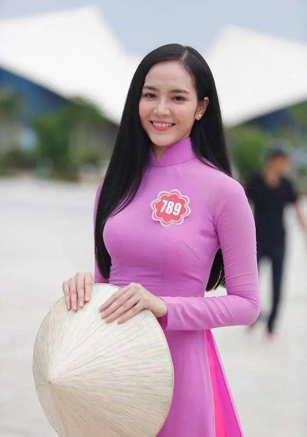 越南处处学中国，但却学不到精髓，想崛起是不可能的。

政治上激进改革，盲目全盘西