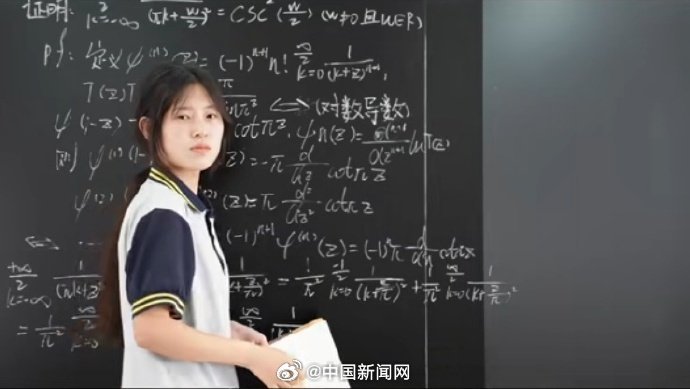 我主张对姜萍宽容一点，我认为这个事件里，她就是一个身不由己，任人摆布的孩子。
对于姜萍，批评教育就可以了，而整个事件谎言的编织者，更值得反思，主办方，学校，老师，媒体，部分网民，都值得好好反思。
#姜