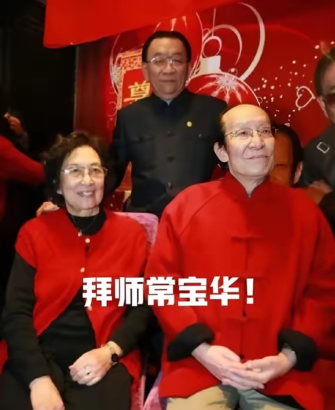 这事，表面上看是侯跃华不讲究，但是思考一下，你会发现是常家不讲究，确实牛群委屈了，牛群这个大师兄，正常不该被剥夺，所以还是师傅有问题，上梁不正下梁歪。