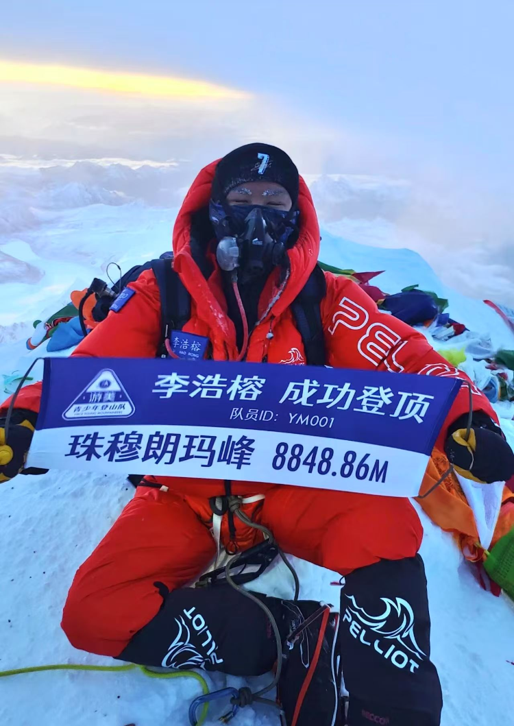 拿钱解决的，都是扯淡，那是资本家富二代，自己攀登上去的才是攀登者。