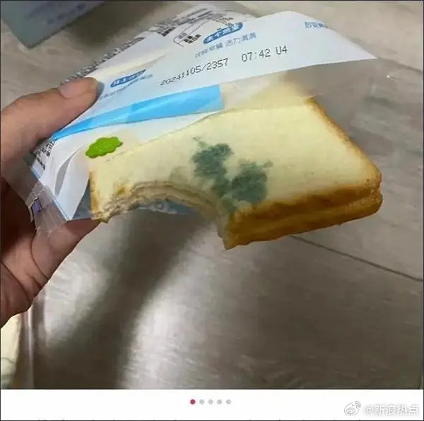 人性之恶呀。这样的人，完全可以追究刑事责任。
自称吃了百草味发霉吐司导致宫缩住院的网友发布《致歉信》承认，关于百草味产品存在质量问题的内容，均是其个人编造。其通过注入墨水伪造食品发霉问题及添加毛发伪造