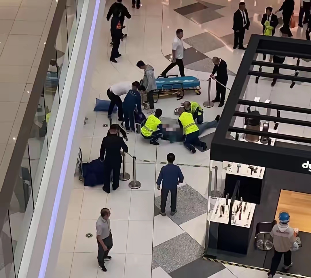 这种谣言是可以追究法律责任的，谁都不例外，不能开局一张图，其他全靠编，应该依法处罚，以儆效尤。