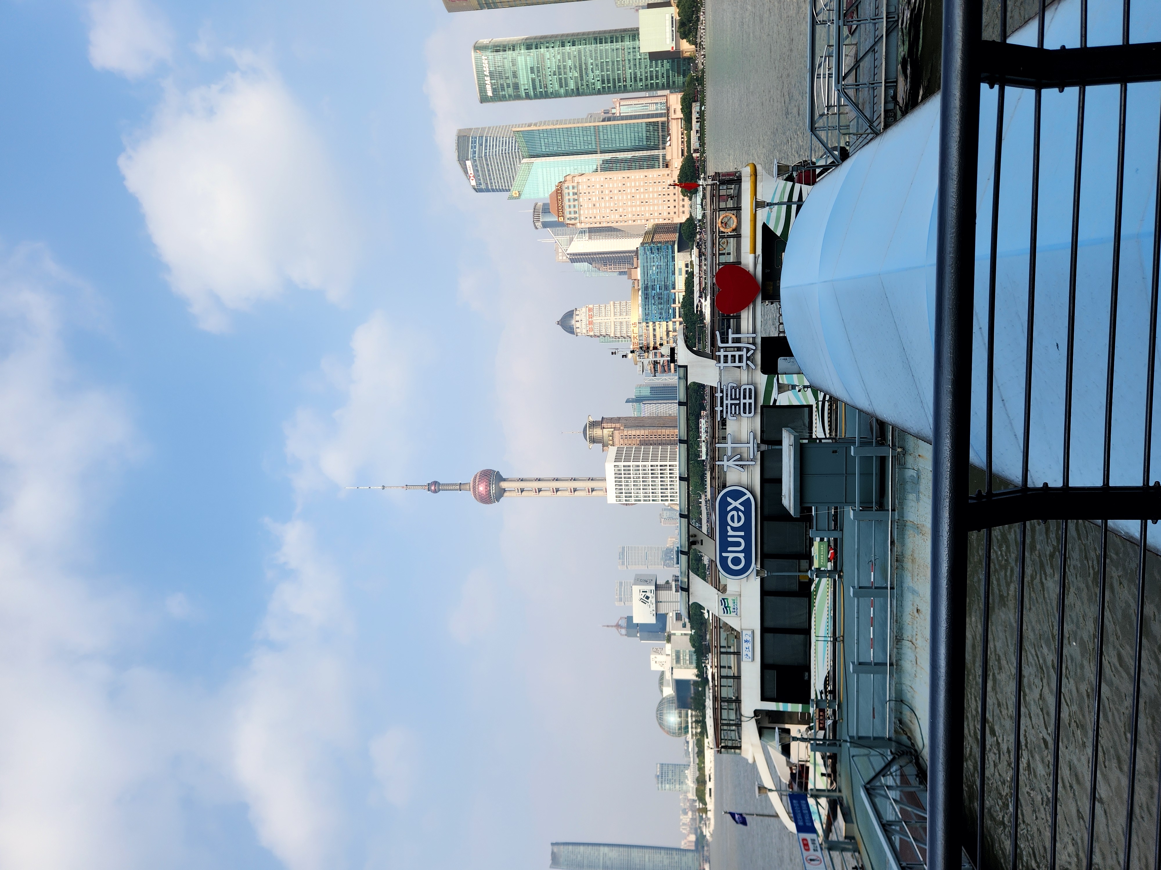 杜蕾斯冠名游轮。挺好的，因为安全，安全最重要。