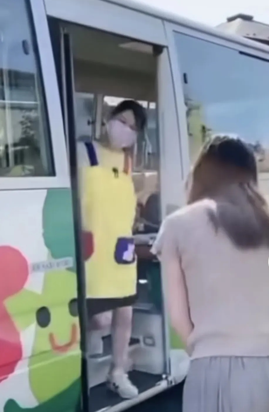 我认为所有评论中，对日本这个国家评价最准确的是这三句话：
知小礼无大义，重末节而寡廉耻，畏威而不怀德。