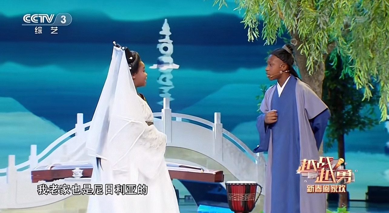 黑版白蛇传，是外国朋友对中国文化的热爱，是表演的舞台剧，没必要上纲上线。