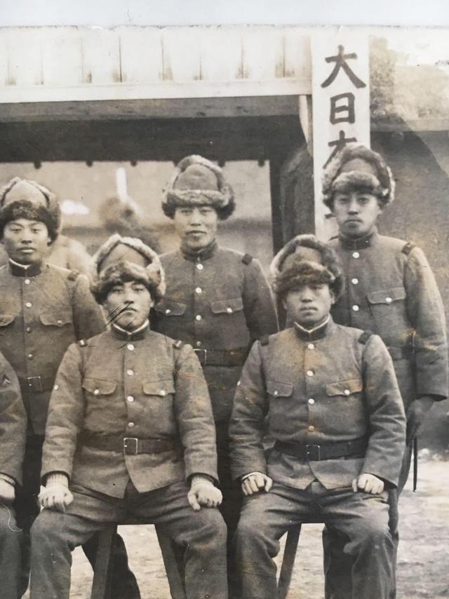 同学的爷爷是抗联老战士，以前经常给我们讲一些他在队伍上打日本鬼子的事情。老爷子去