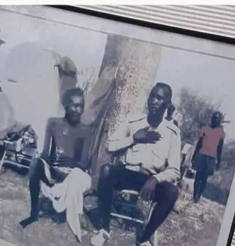 20世纪50年代的朝鲜战争期间，埃塞俄比亚成为第一个向海外派兵并与美国和联合国部队一起作战的非洲国家。 

超过200名的阿努克士兵被派往朝鲜战争。 

左图是奥加万加·吉洛的照片，奥加万加·吉洛正坐