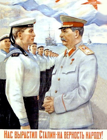 卫国战争期间，一个级别较低的军官在最高统帅部向斯大林送呈文件，由于过分紧张，他打翻了办公桌上的墨水瓶，浓黑的墨水滴在了斯大林雪白的裤子上。

低级军官立即吓的面无人色，浑身哆嗦，连话都说不出来。

斯