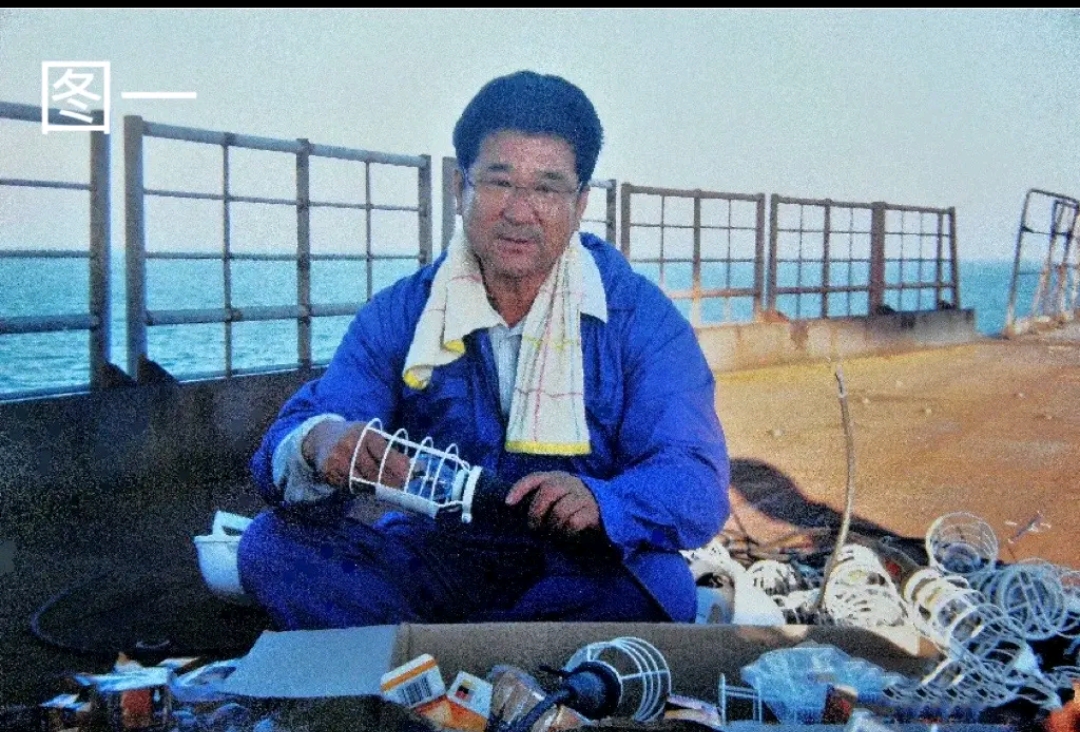 图1 ：2000年4月，时任大连造船厂副厂长唐士源奉命带队赴乌克兰接收“瓦良格”