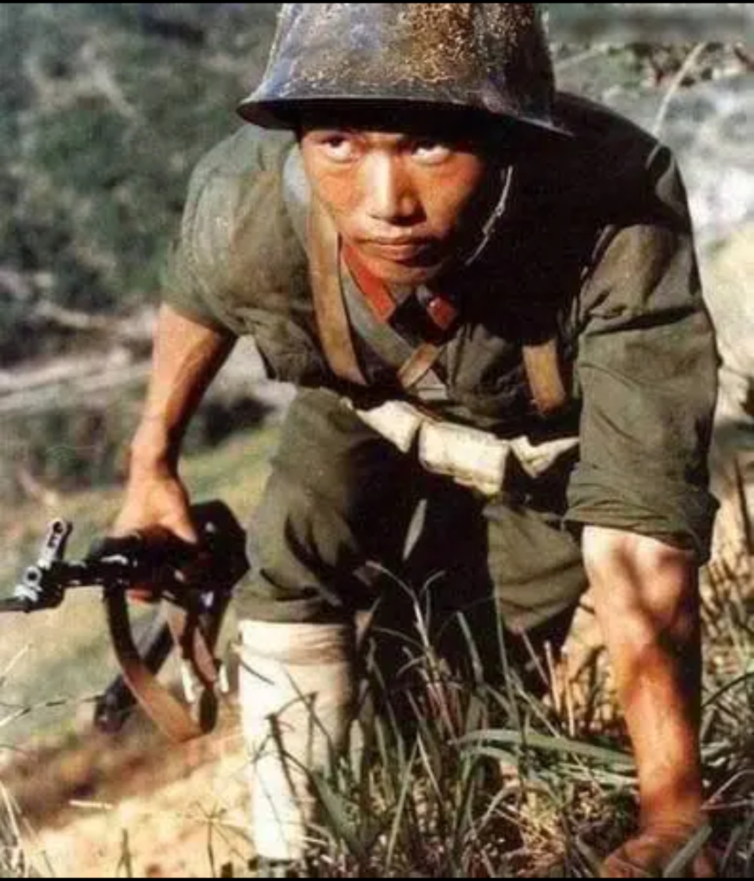 一位对越自卫反击战老兵回忆，在战斗中经常能发现，越军用的武器好多都是我们援助的。