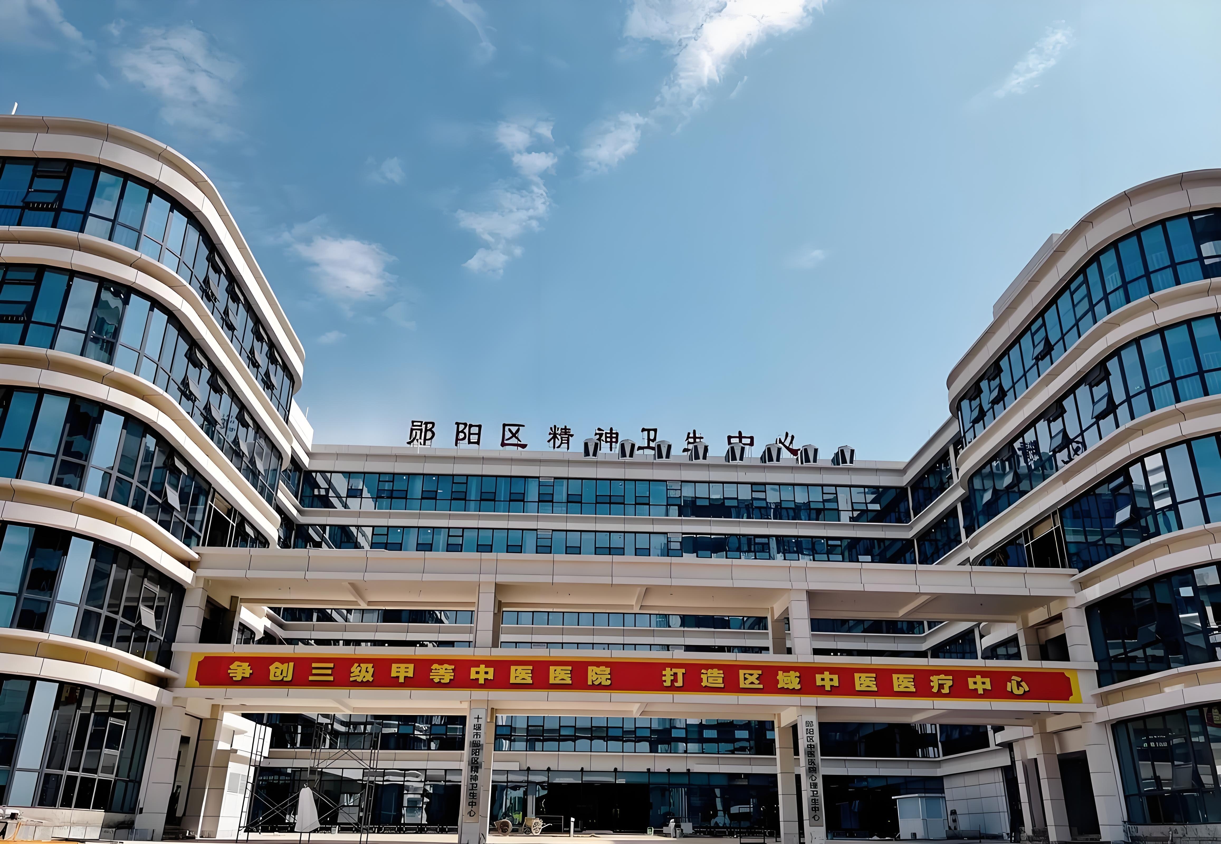 重磅消息。9月8日，商务部、卫健委和药监阿局联合发出通知，在北京、天津筹9个城市试点设立外商独资医院，如果试点成功可能推广全国。
允许外国资本在华没立医院，是扩大开放的举措，但无疑会带来巨大冲击，真是
