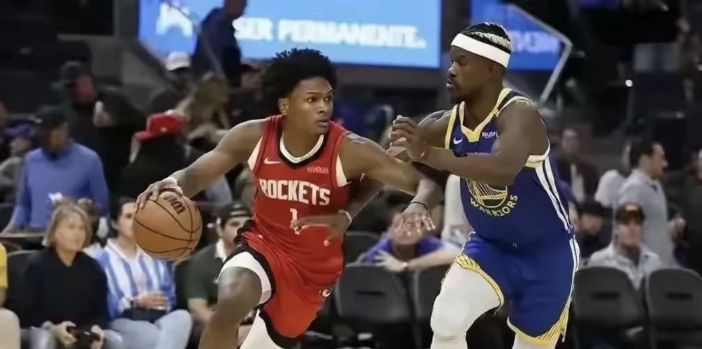 北京时间5月1日美国著名体育媒体ESPN透露：NBA火箭队管理层最近已经对于球队内部年轻球员进行了本赛季常规赛和季后赛表现的初步评估，同时讨论了未来休赛期可能需要潜在交易的球员，而年轻前锋阿门.汤普森