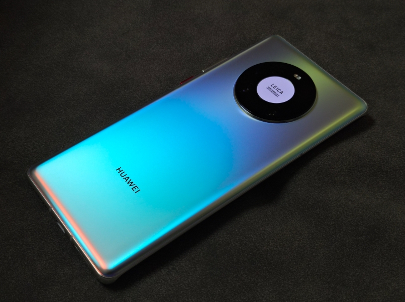 感觉买华为Mate 40系列才是最赚的

作为2020年上市的旗舰机型，到现在也有四年时间了，正常来讲，一部手机用四年基本也到了该换的时候，本来用的台积电代工的麒麟9000芯片，如果换机那就是华为Ma