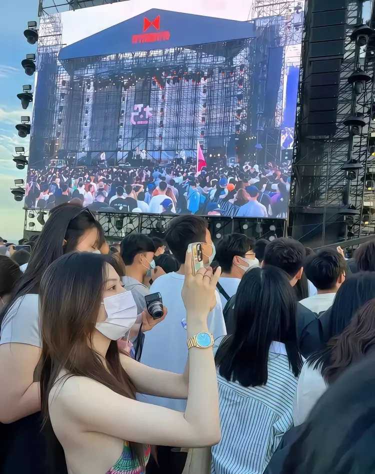 这演唱会好白！没白看！