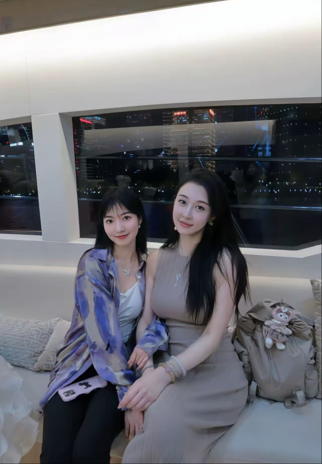 结婚的话，应该都会选左边