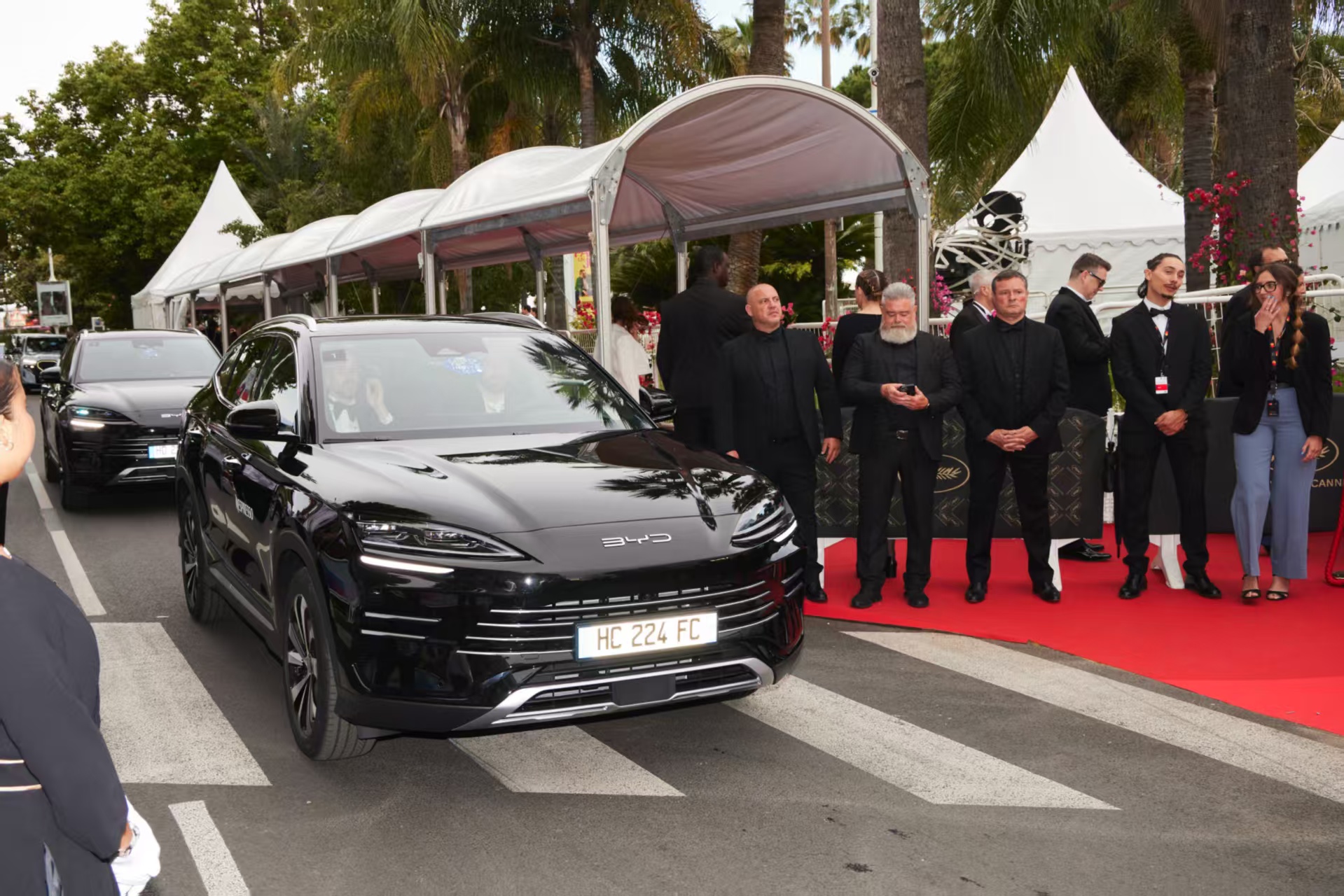 在这次的法国戛纳电影节，比亚迪VIP车队成为了“中国顶流”！

作为全球电影艺术的顶级盛会，第78届戛纳国际电影节最近在法国戛纳举办。此次电影节齐聚了国内外众多名流、演员，更有国产新能源巨头比亚迪亮相