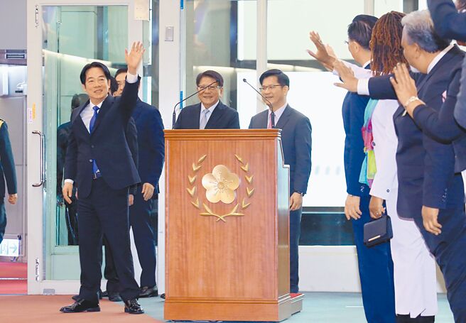 寒冬腊月之际，美国心怀鬼胎，暗中谋划售卖军备予台湾地区，那涉及的金额啊，竟超过三亿八千五百万美元之多。而民进党这帮人，全然不顾民族大义，迫不及待地对美国此举表达感激，民众见此情形，无不义愤填膺，纷纷询