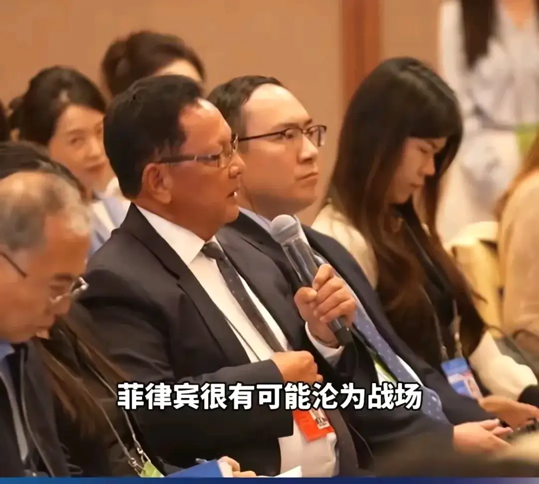 在6月28日的中国论坛上，菲律宾“中国了解协会”的领军人物兰比诺深情发言。他回忆起菲律宾在1990年代成功驱逐美国势力的历史，然而如今，菲律宾境内的美军基地数量却攀升至九个，引发了国内对于战争阴影的深