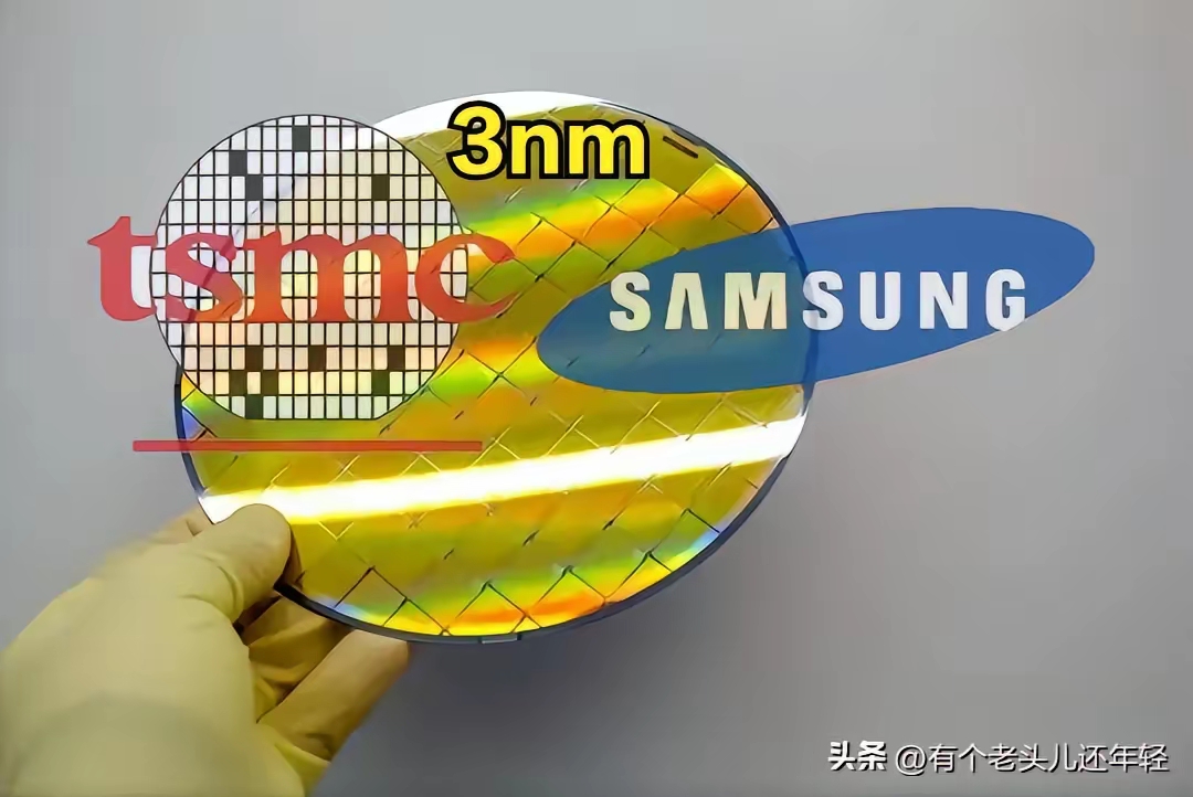 韩国三星的3nm芯片制程“崩了”！据媒体报道，韩国三星集团狂砸8400亿元，打算将三星电子的未来赌在3nm芯片上，誓言超过台积电，称霸全球芯片市场。然而，三星花了数年时间投入研发，使用最好的EUV光刻