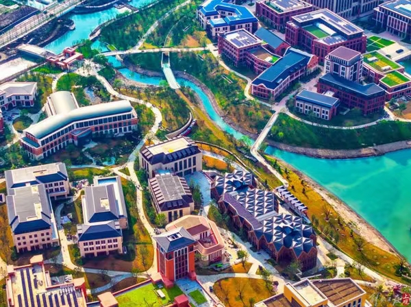 华为全球最大研发中心练秋湖全部建成 投资超百亿



【CNMO科技消息】近日，