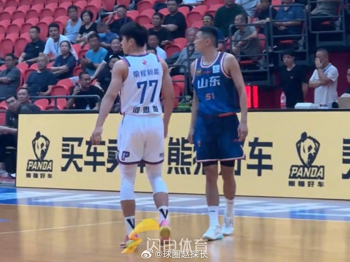 CBA联赛强队山东高速男篮在东营站夏季联赛两胜一负，先后以86:78战胜天津、88:69战胜山西、66:76惜败青岛，主教练邱彪接受采访总结，表扬了近来表现有进步的谢智杰：
“替补球员希望他们更多看清
