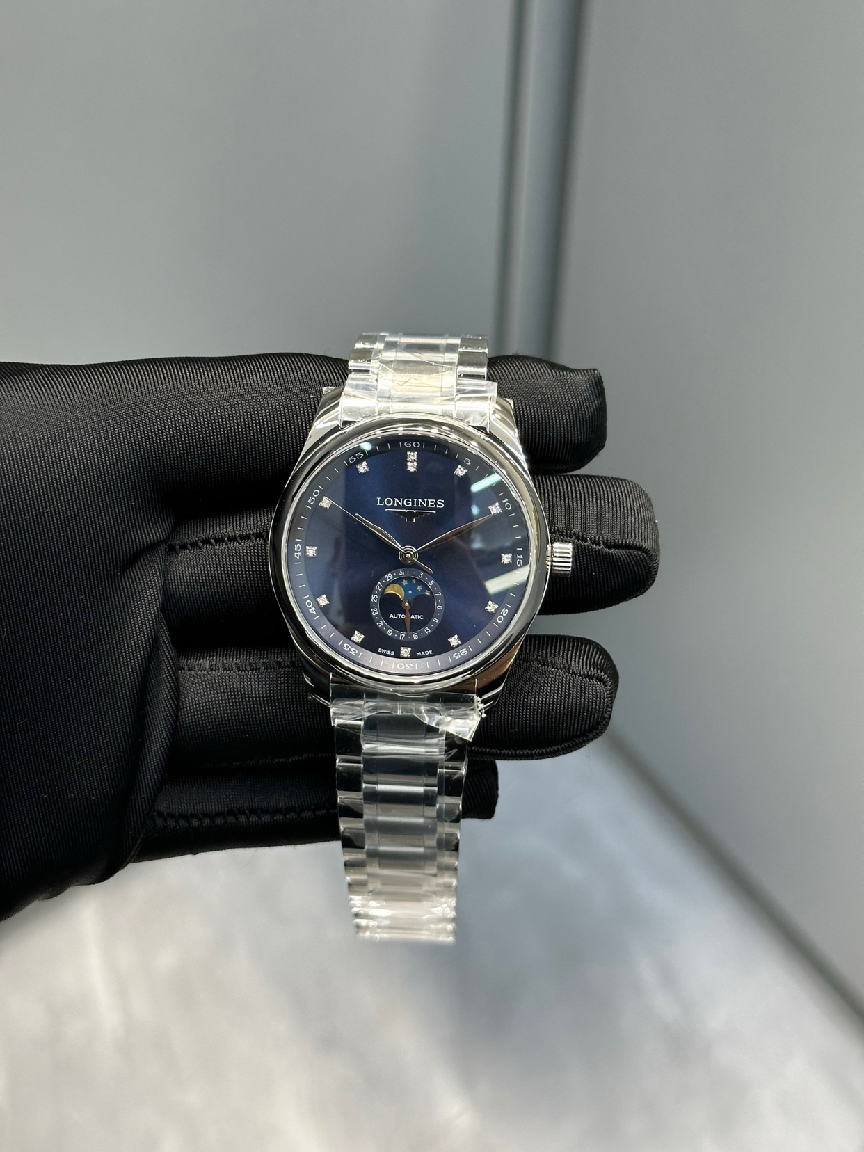 浪琴名匠系列 月相腕表压轴登场
尺寸40X12毫米
表壳尺寸工艺完美复制原装工艺
柳叶形蓝钢淬火表针
针型和工艺均同步
机芯采用一体L899机芯真轴承并非贴片机芯，并带有精磨日内瓦纹
机芯功能与原装一