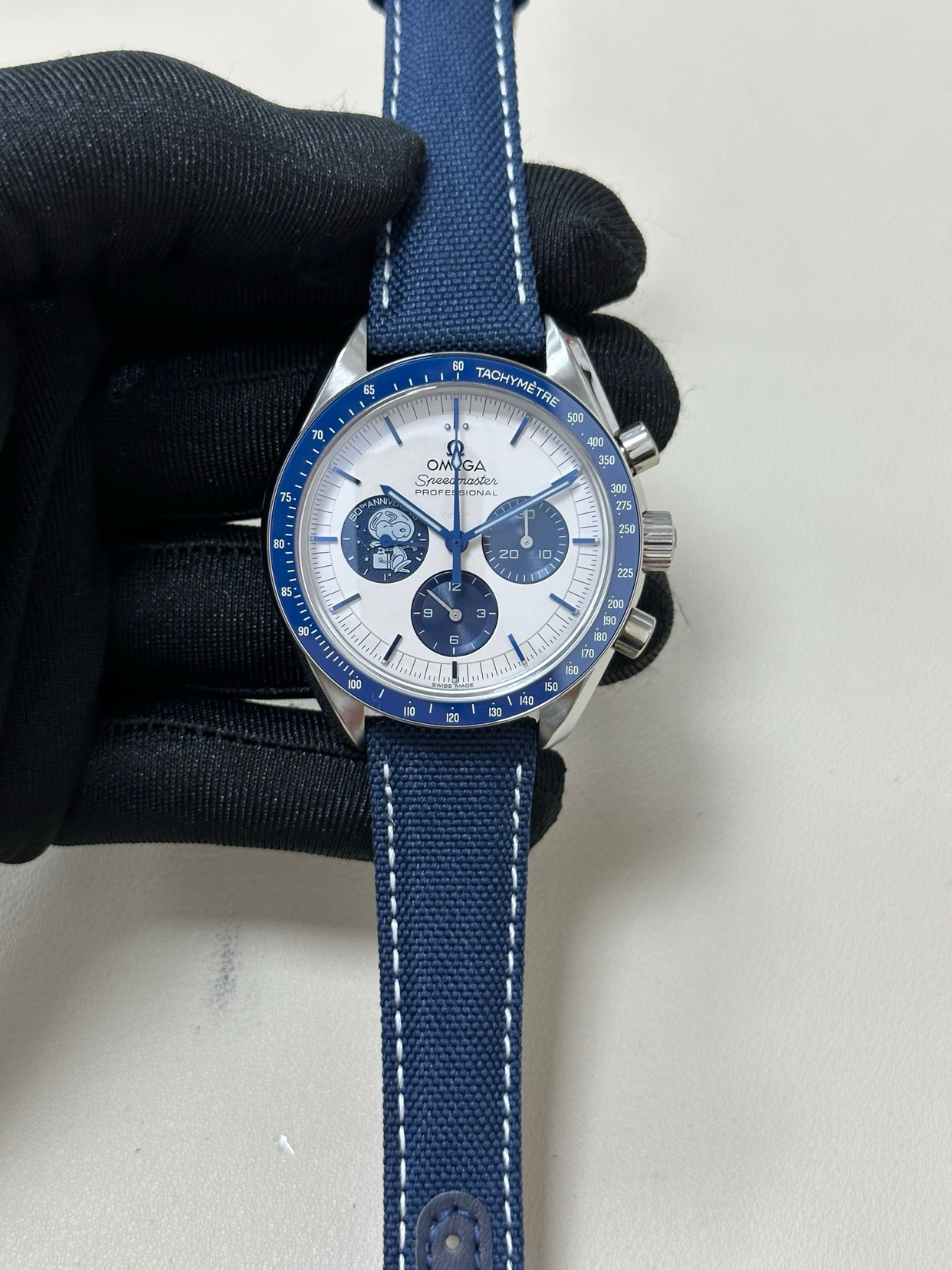 当NASA的星空，落进你的手腕：一块让你会心一笑的腕表

它可能是钟表世界里最特别的存在：一块腕表，既不镶钻也不镀金，却在拍卖会上拍出数百万身价。

这就是欧米茄超霸“史努比奖”腕表。

它的故事开始