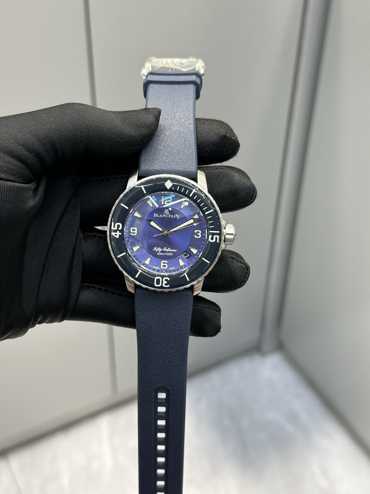 宝珀五十噚：潜水腕表的传奇经典

宝珀（Blancpain）五十噚（Fifty Fathoms）是潜水腕表领域的标杆之作，诞生于1953年，被誉为现代潜水表的鼻祖之一。它的名字“五十噚”源自海洋深度单