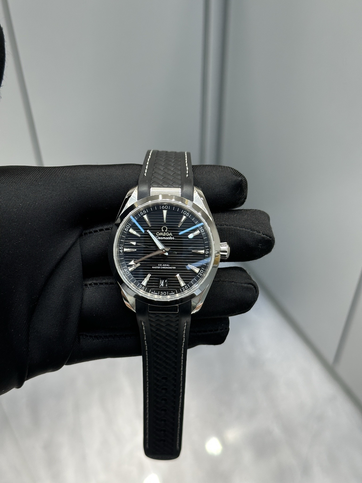 欧米茄海马150：经典与实用的完美结合

欧米茄海马Aqua Terra 150腕表是品牌中兼具优雅与实用功能的代表作。它继承了海马系列的航海基因，同时以简约设计适应日常佩戴，成为商务与休闲场合的理想
