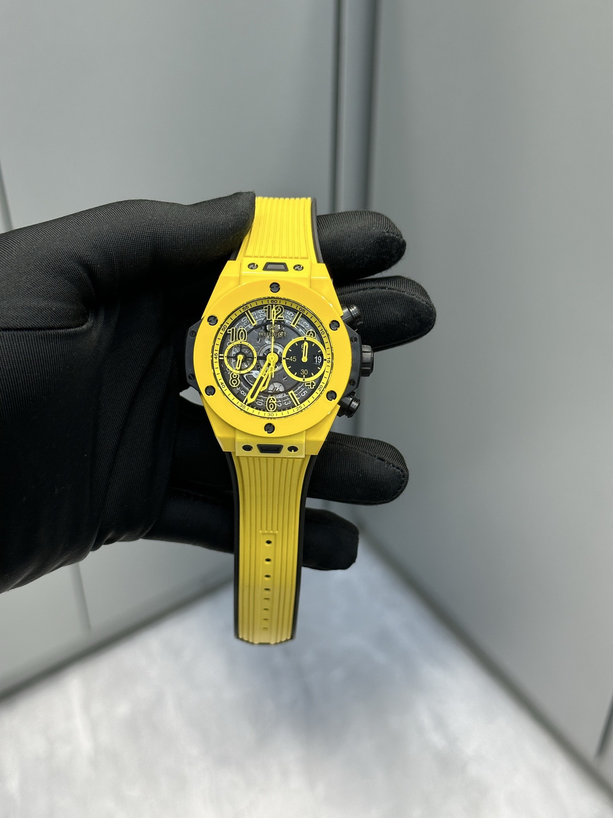 陶瓷领域 谁与争锋黄色陶瓷问世  HUBLOT 宇舶表BIG BANG Unico 大爆炸系列彩色陶瓷腕表  标配定制恒宝专属UNICO HUB 1280自动计时机芯 3字位镂空日历环，3字盘60分钟