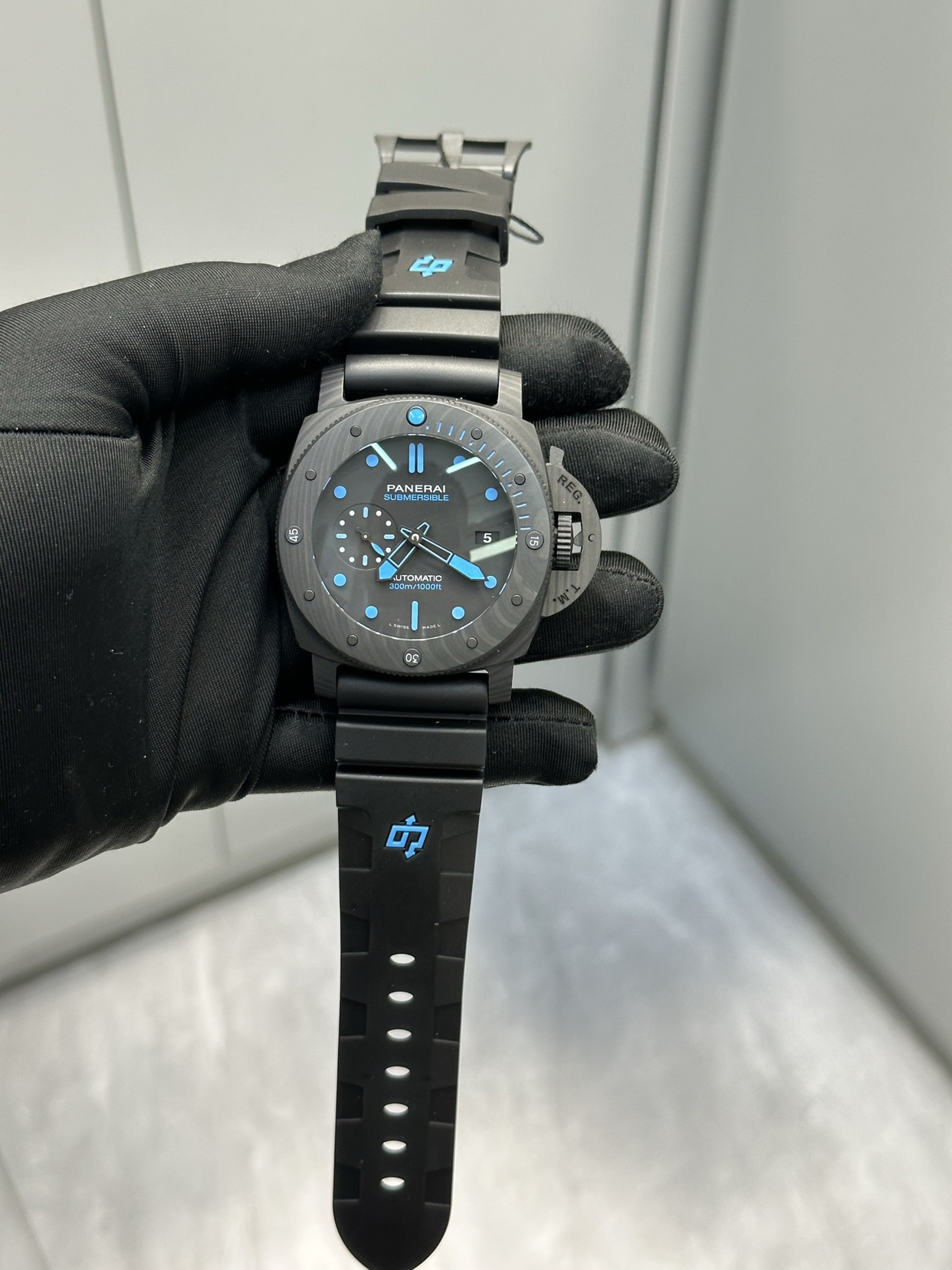 沛纳海616：硬汉的海洋时计

沛纳海（Panerai）616（PAM00616）是品牌经典Luminor Submersible系列的标志性腕表，主打强悍的防水性能和硬朗的机械美学，适合追求实用与风